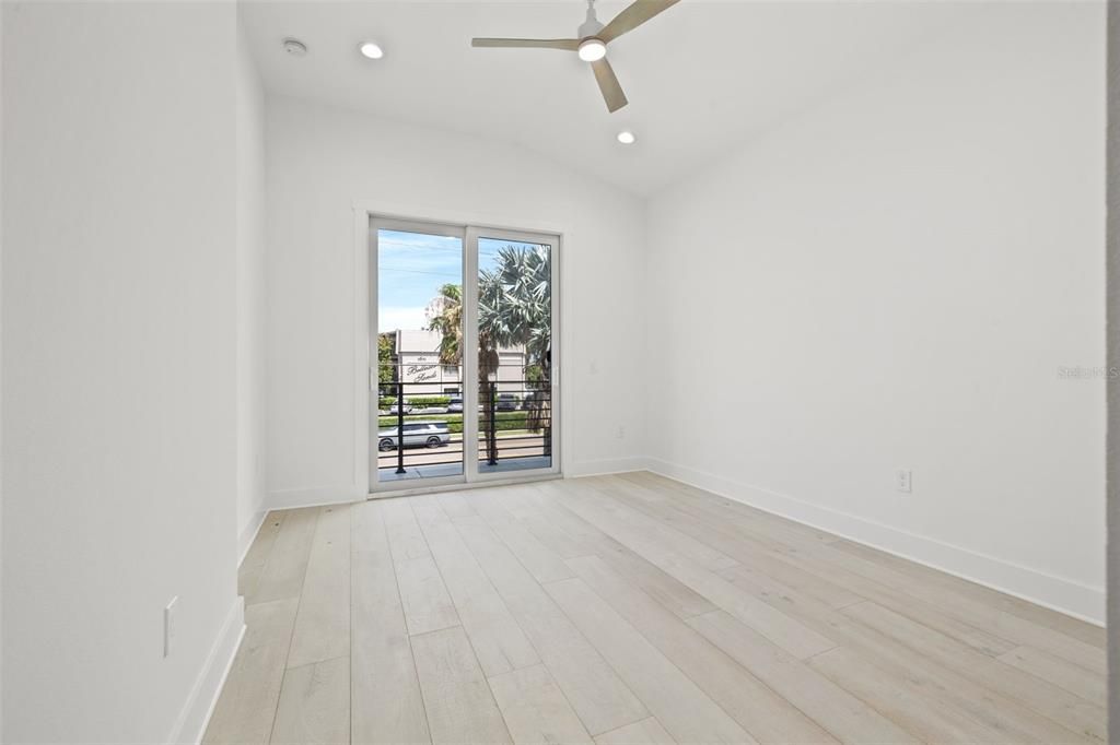 For Sale: $2,495,000 (4 beds, 4 baths, 3994 Square Feet)