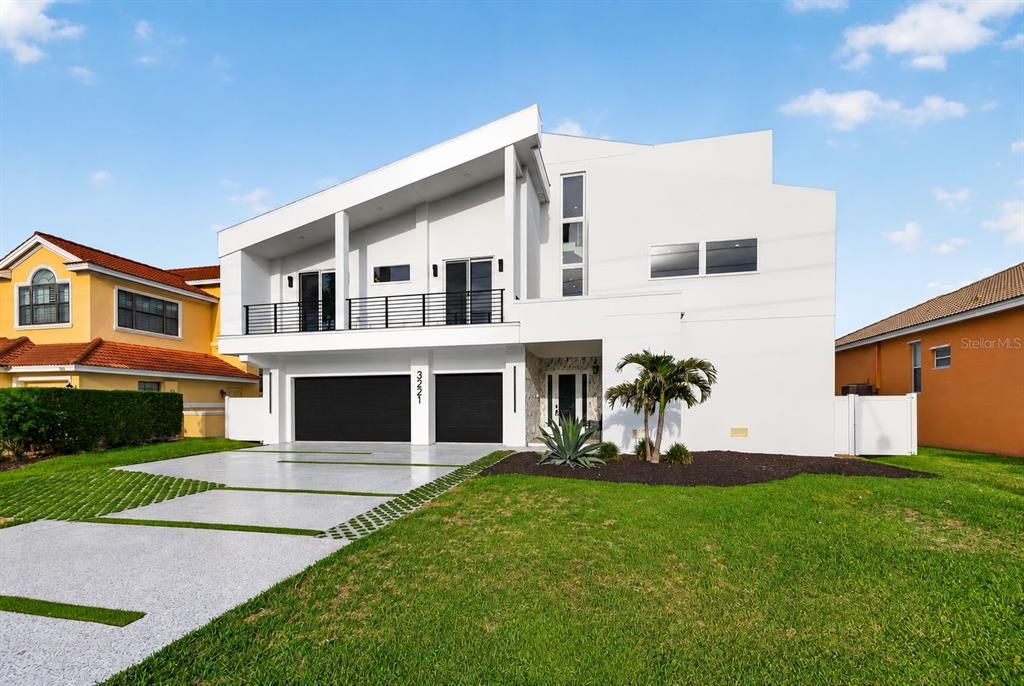 For Sale: $2,495,000 (4 beds, 4 baths, 3994 Square Feet)