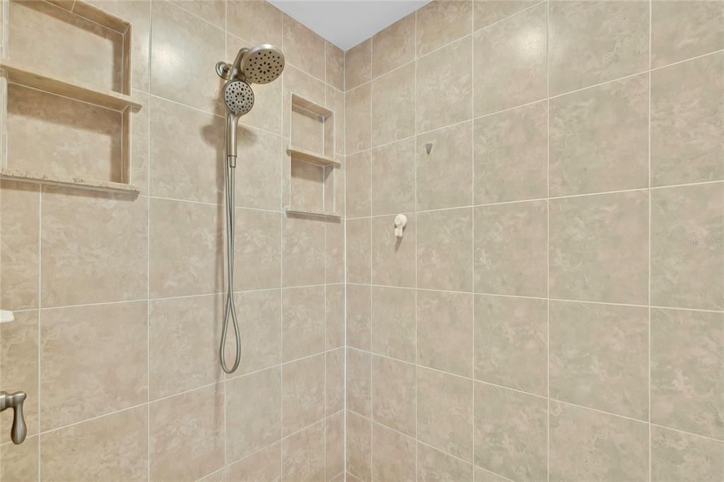 For Sale: $424,900 (3 beds, 2 baths, 1989 Square Feet)