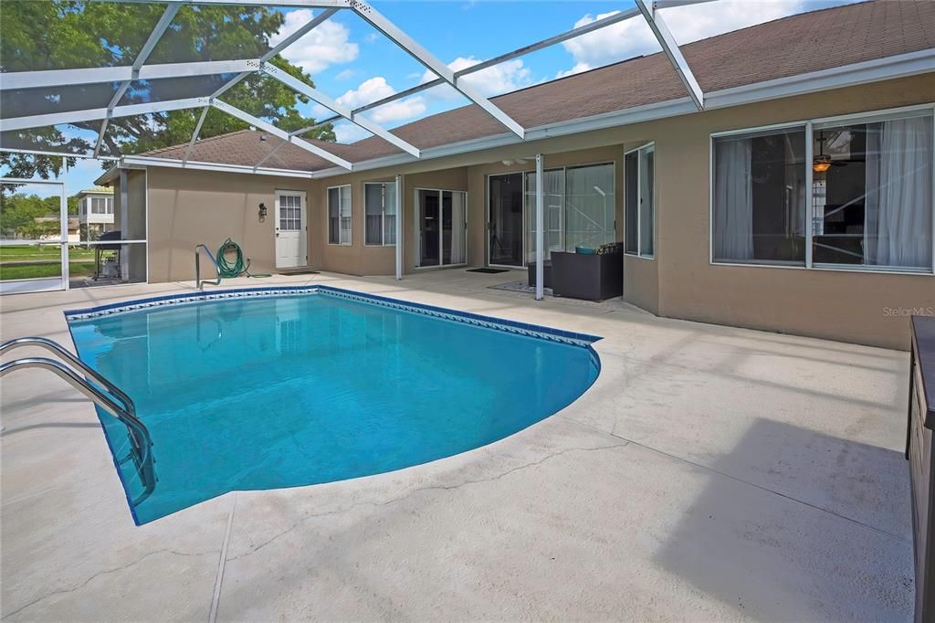 For Sale: $424,900 (3 beds, 2 baths, 1989 Square Feet)
