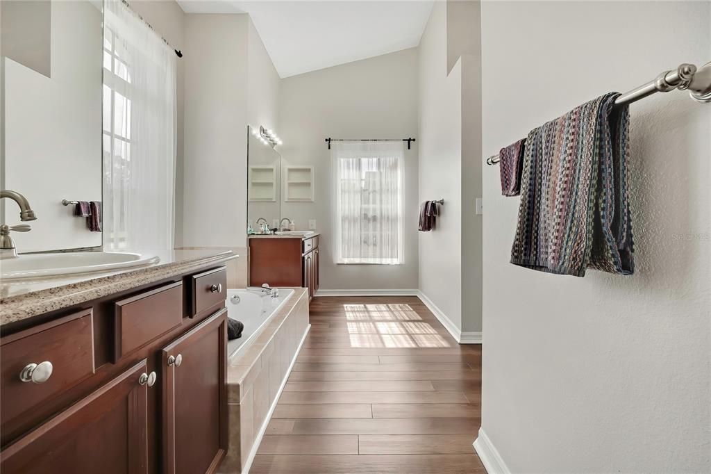 For Sale: $424,900 (3 beds, 2 baths, 1989 Square Feet)