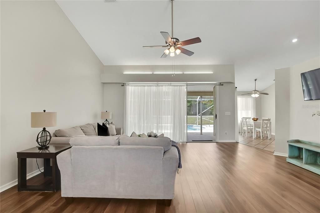 For Sale: $424,900 (3 beds, 2 baths, 1989 Square Feet)