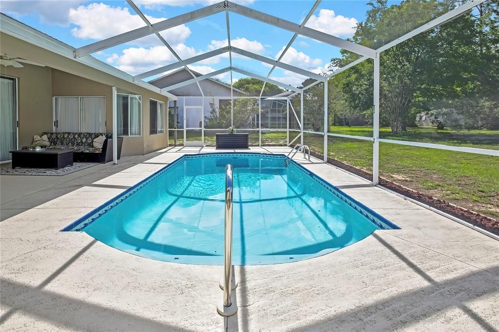 For Sale: $424,900 (3 beds, 2 baths, 1989 Square Feet)