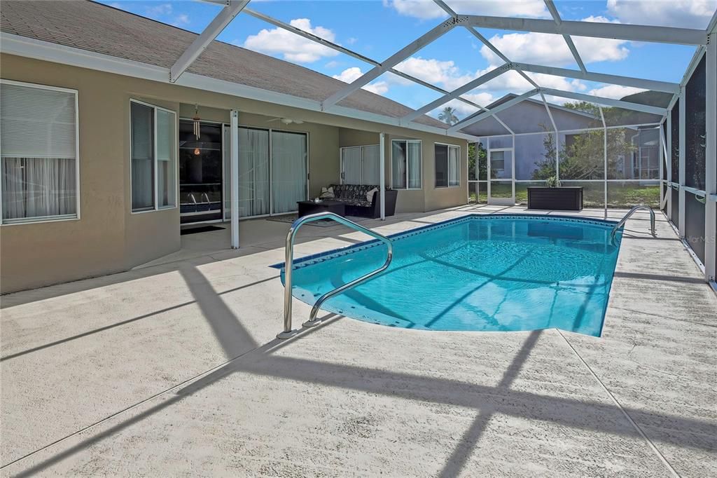 For Sale: $424,900 (3 beds, 2 baths, 1989 Square Feet)