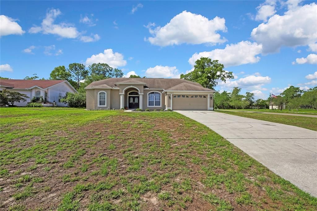 For Sale: $424,900 (3 beds, 2 baths, 1989 Square Feet)