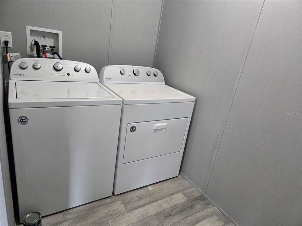 待售: $180,950 (2 贝兹, 2 浴室, 978 平方英尺)