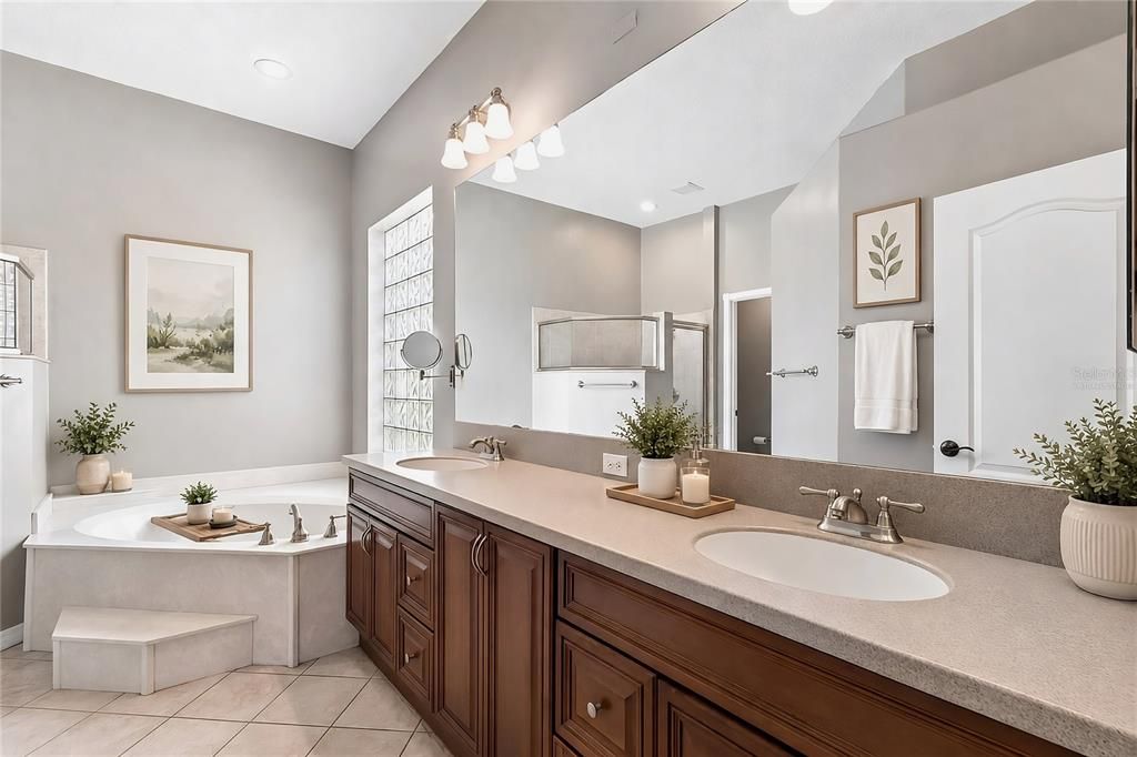 For Sale: $569,900 (4 beds, 2 baths, 2008 Square Feet)