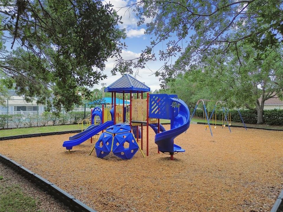 For Sale: $569,900 (4 beds, 2 baths, 2008 Square Feet)