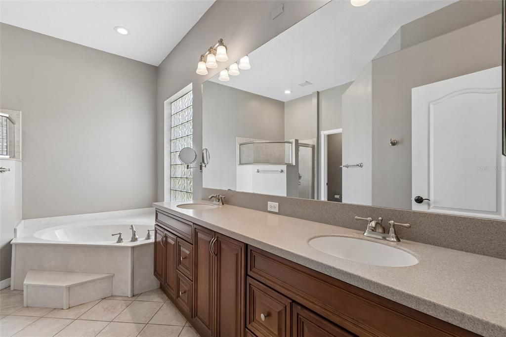 For Sale: $569,900 (4 beds, 2 baths, 2008 Square Feet)