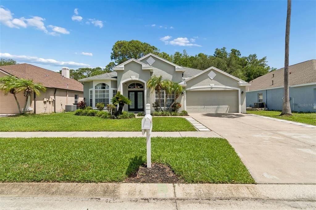 For Sale: $569,900 (4 beds, 2 baths, 2008 Square Feet)