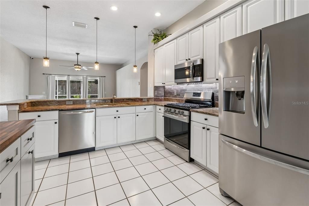 For Sale: $569,900 (4 beds, 2 baths, 2008 Square Feet)