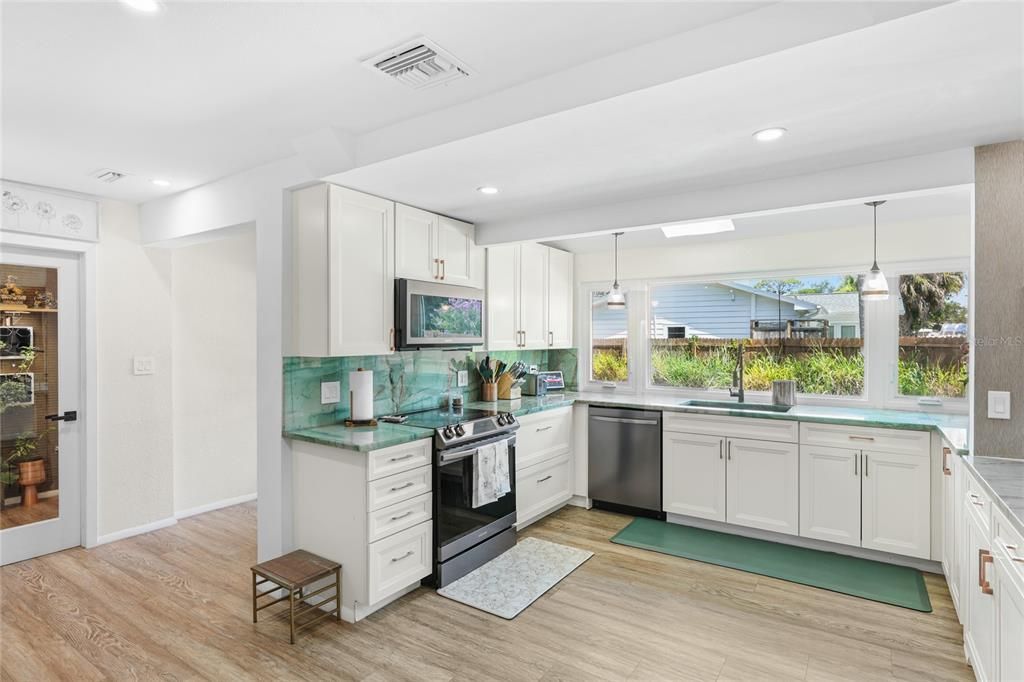 En Venta: $1,590,000 (6 camas, 5 baños, 3716 Pies cuadrados)