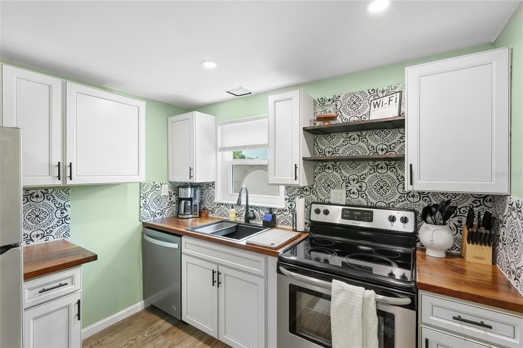 En Venta: $1,590,000 (6 camas, 5 baños, 3716 Pies cuadrados)