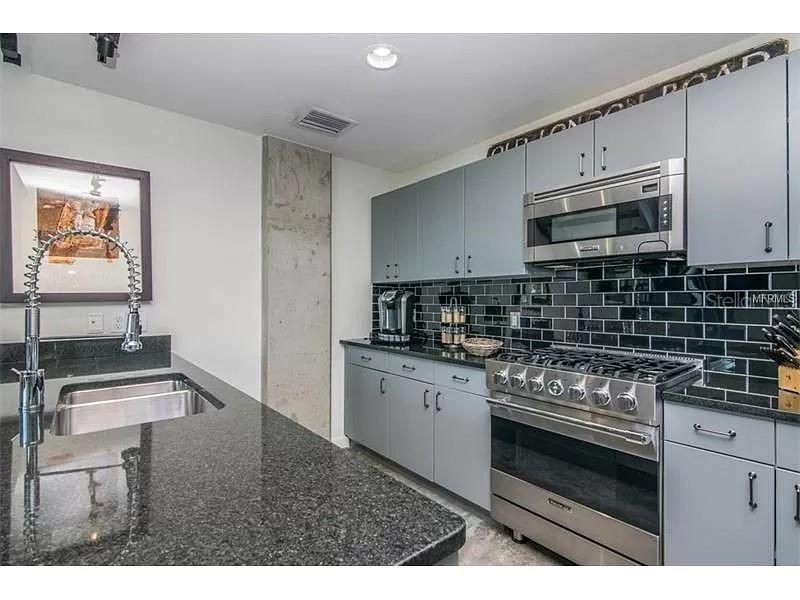 For Rent: $4,600 (2 beds, 2 baths, 1631 Square Feet)