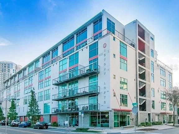 For Rent: $4,600 (2 beds, 2 baths, 1631 Square Feet)