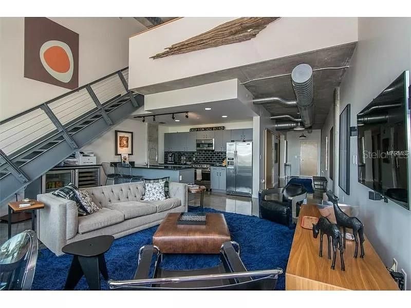 For Rent: $4,600 (2 beds, 2 baths, 1631 Square Feet)