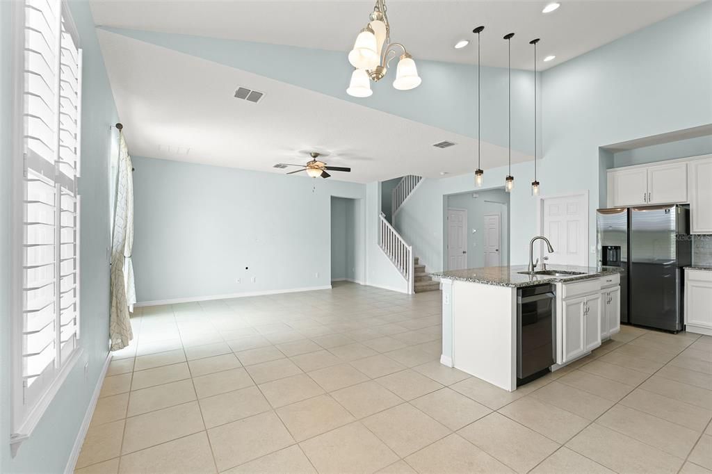 For Rent: $2,795 (4 beds, 2 baths, 2642 Square Feet)
