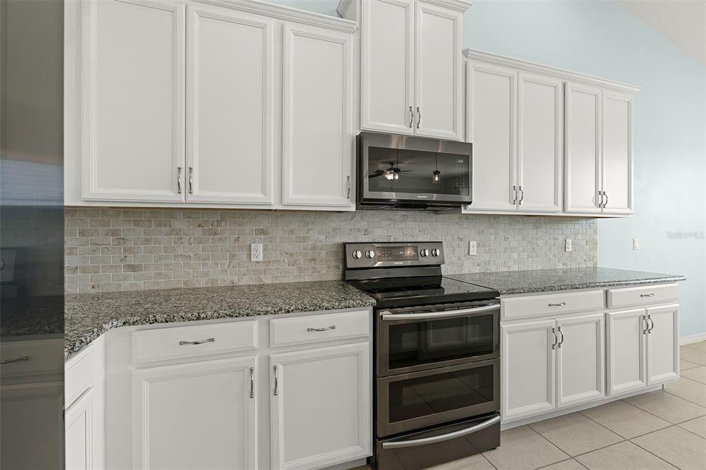 For Rent: $2,795 (4 beds, 2 baths, 2642 Square Feet)