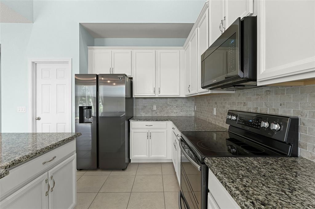 For Rent: $2,795 (4 beds, 2 baths, 2642 Square Feet)