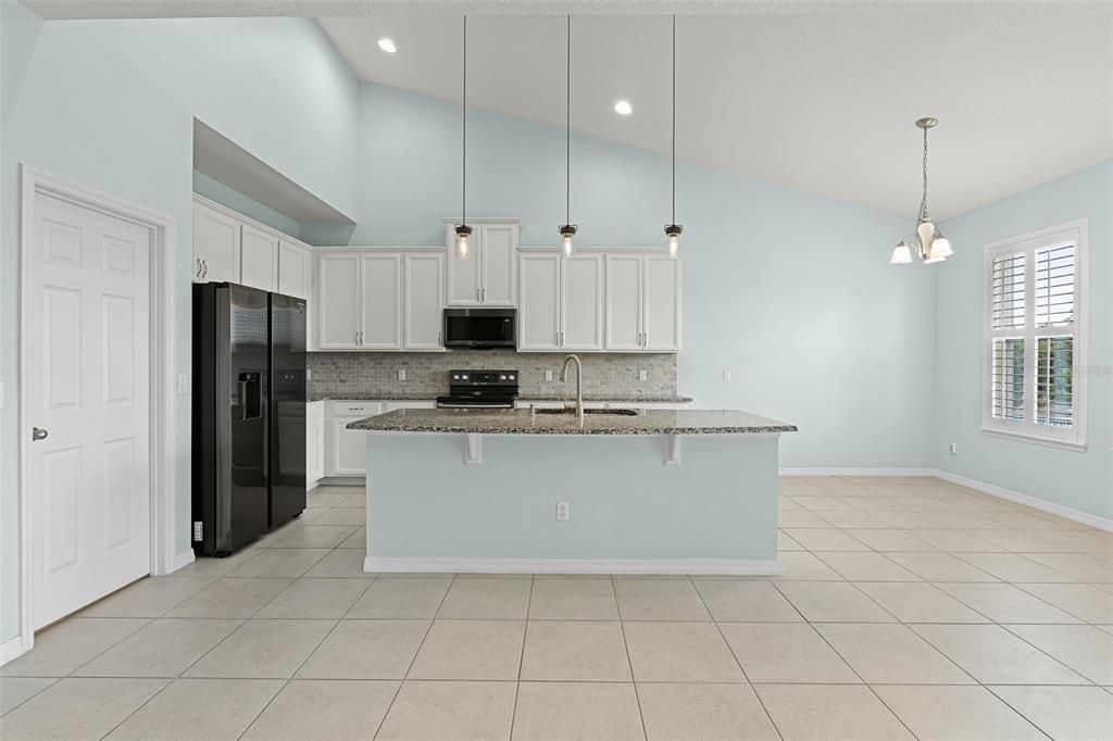 For Rent: $2,795 (4 beds, 2 baths, 2642 Square Feet)