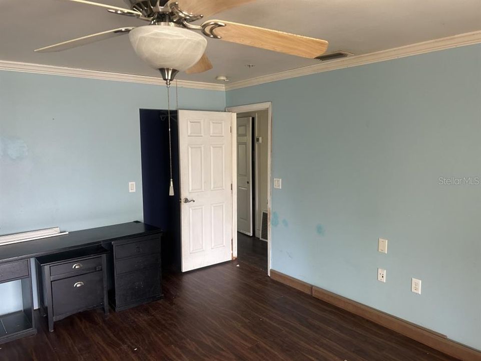 For Sale: $384,900 (3 beds, 3 baths, 2430 Square Feet)