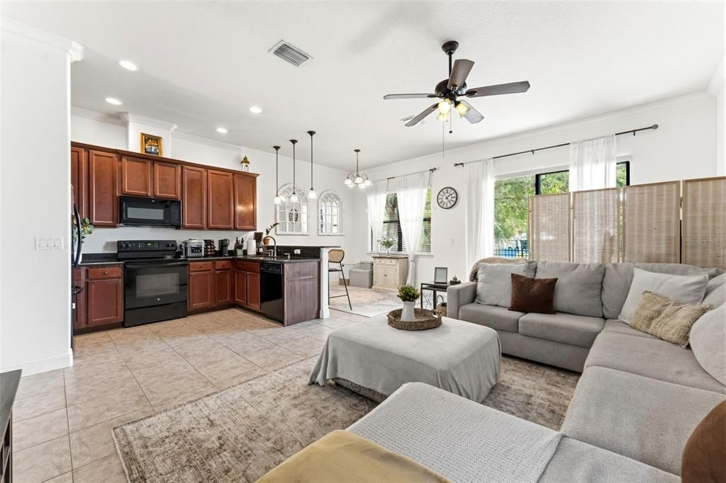 For Sale: $315,000 (3 beds, 2 baths, 1692 Square Feet)