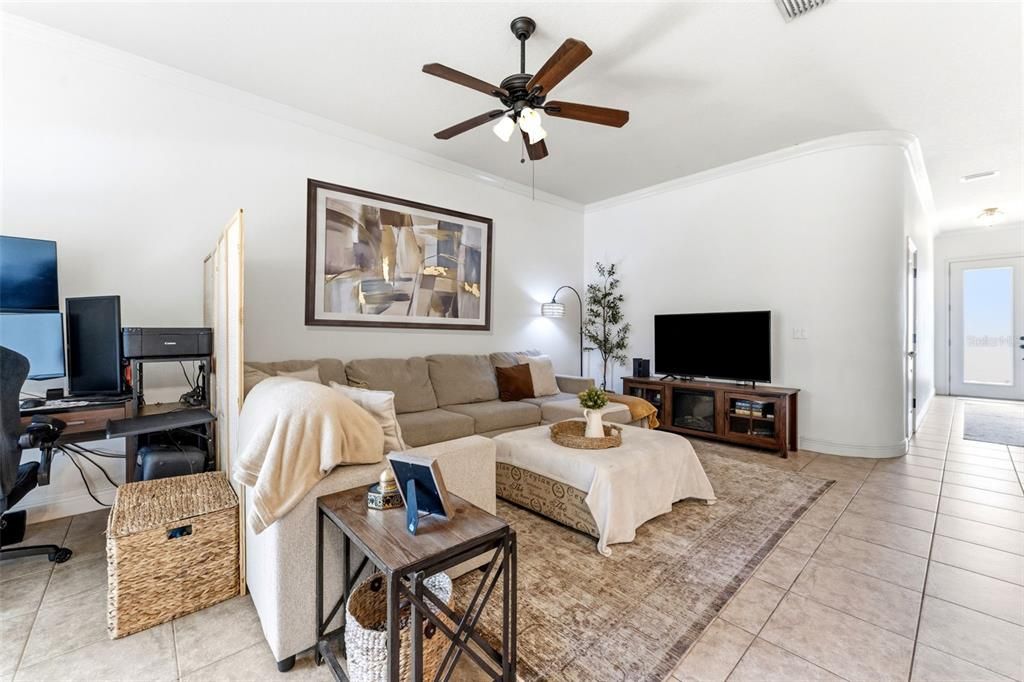 For Sale: $315,000 (3 beds, 2 baths, 1692 Square Feet)