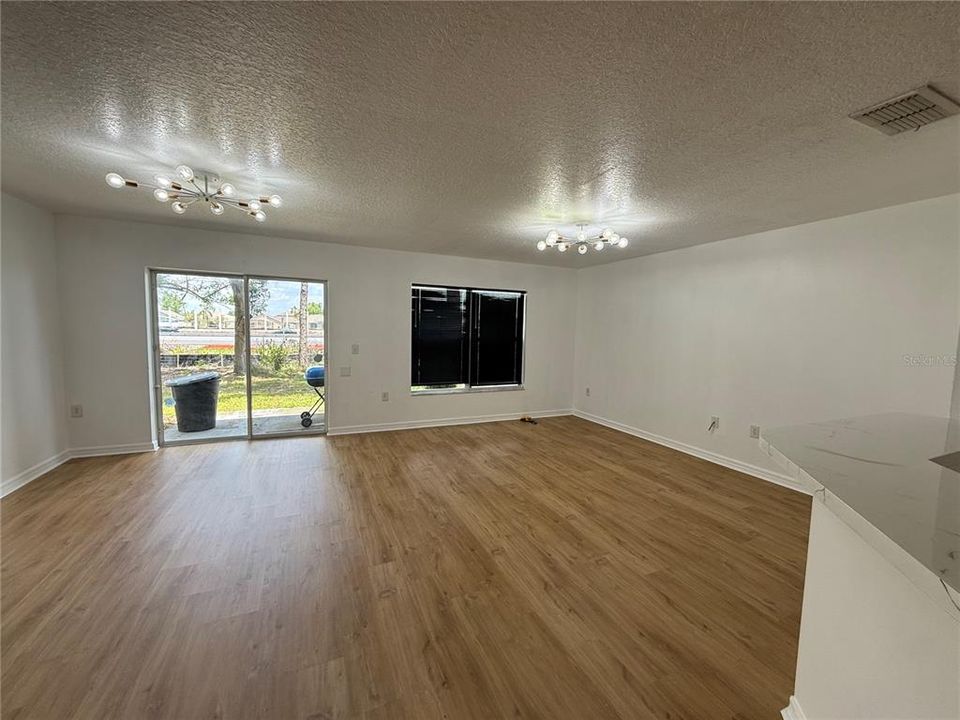 В аренду: $1,995 (2 спален, 2 ванн, 1386 Квадратных фут)