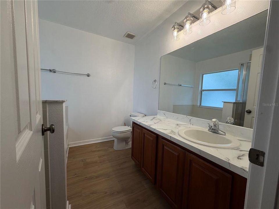 В аренду: $1,995 (2 спален, 2 ванн, 1386 Квадратных фут)