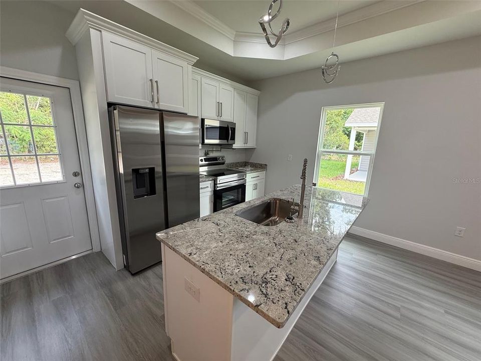For Sale: $260,000 (3 beds, 2 baths, 1368 Square Feet)