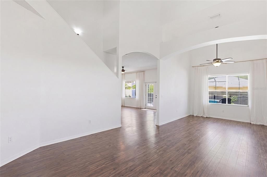 На продажу: $399,900 (3 спален, 2 ванн, 2014 Квадратных фут)