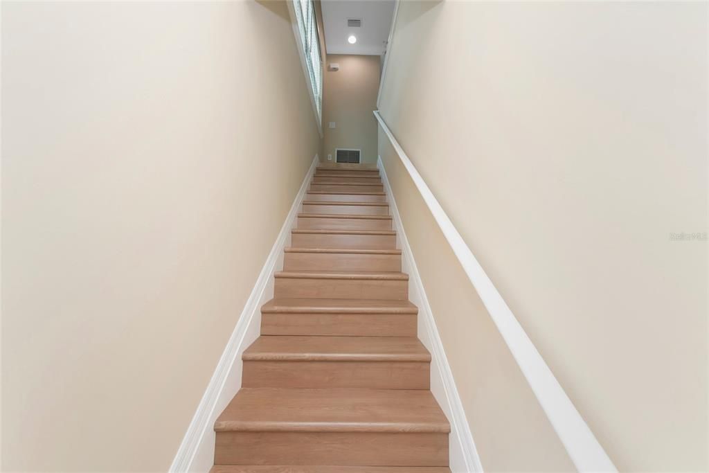 For Sale: $299,990 (2 beds, 2 baths, 1135 Square Feet)