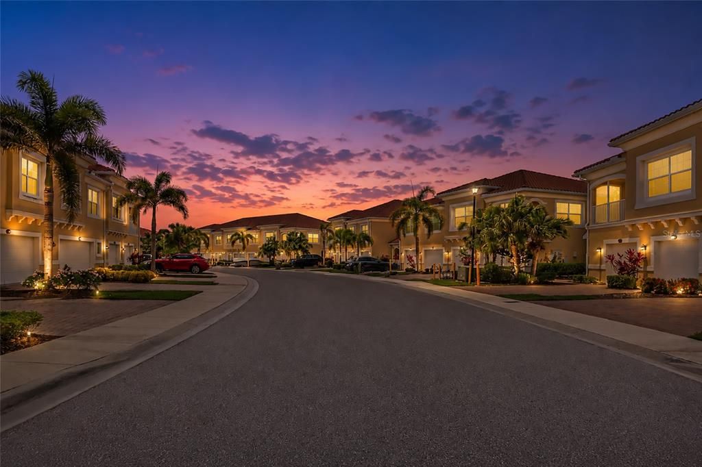 For Sale: $299,990 (2 beds, 2 baths, 1135 Square Feet)