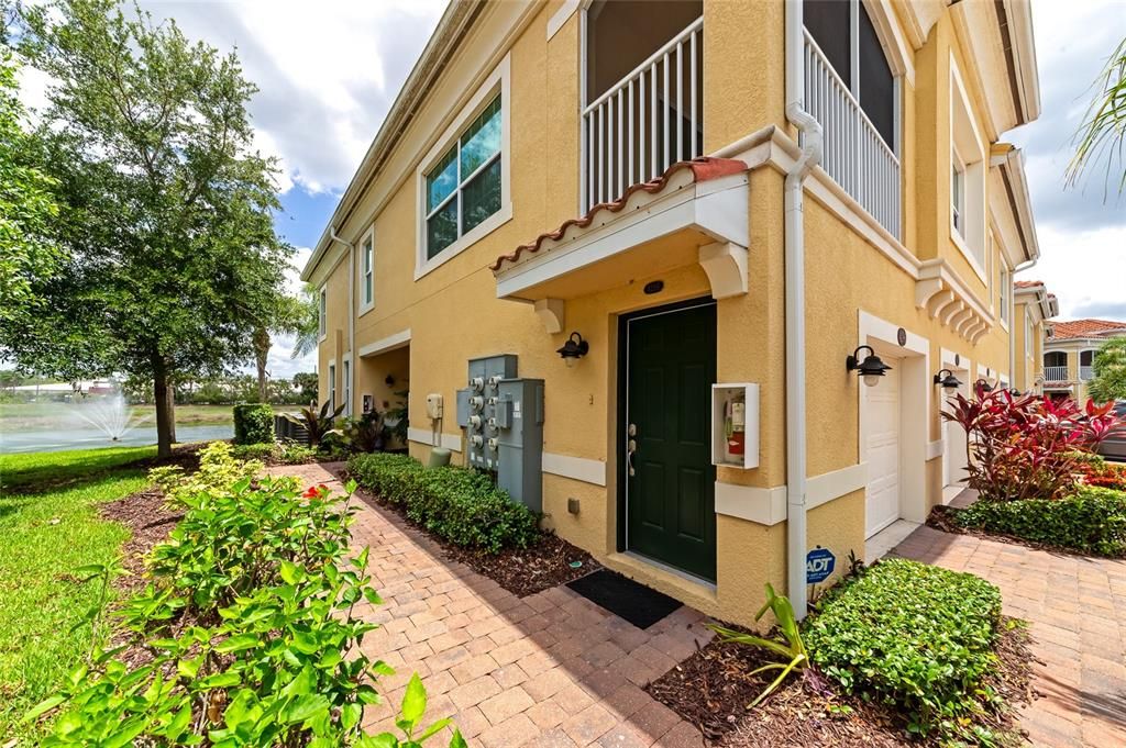 For Sale: $299,990 (2 beds, 2 baths, 1135 Square Feet)