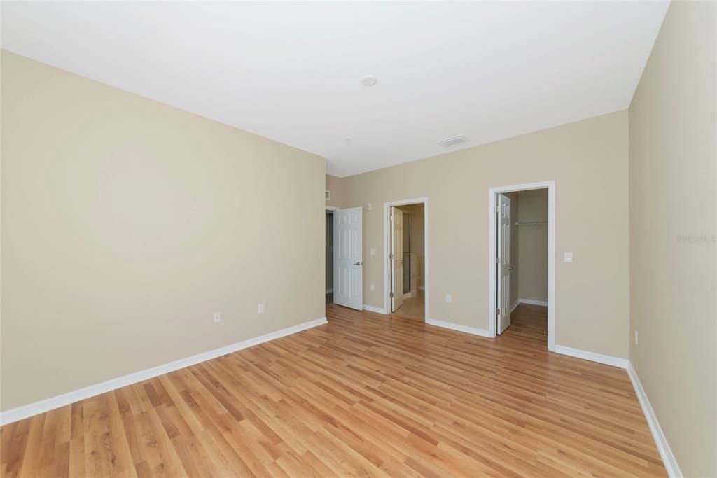 For Sale: $299,990 (2 beds, 2 baths, 1135 Square Feet)