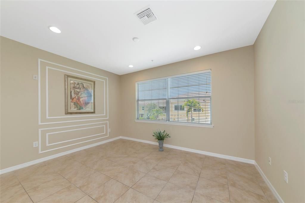For Sale: $299,990 (2 beds, 2 baths, 1135 Square Feet)