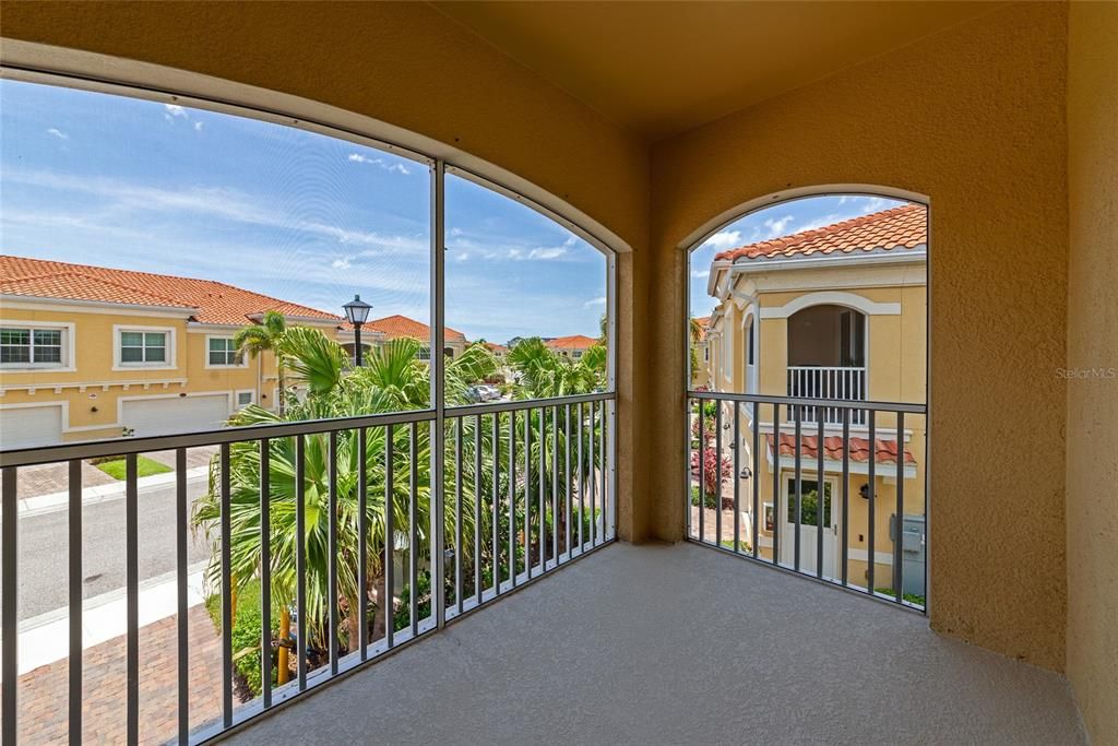For Sale: $299,990 (2 beds, 2 baths, 1135 Square Feet)