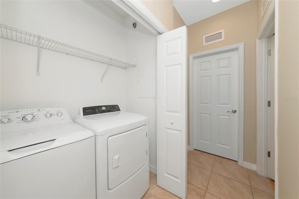 For Sale: $299,990 (2 beds, 2 baths, 1135 Square Feet)