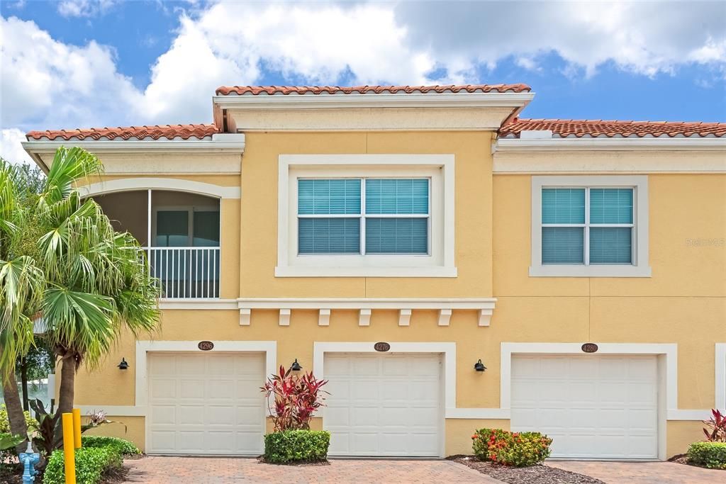 For Sale: $299,990 (2 beds, 2 baths, 1135 Square Feet)
