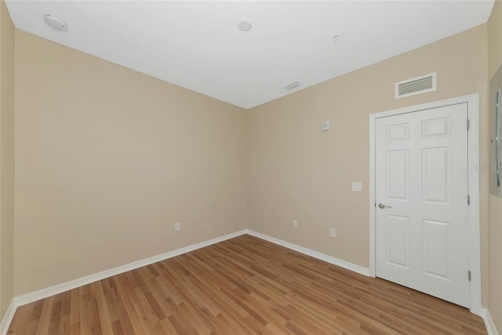 For Sale: $299,990 (2 beds, 2 baths, 1135 Square Feet)