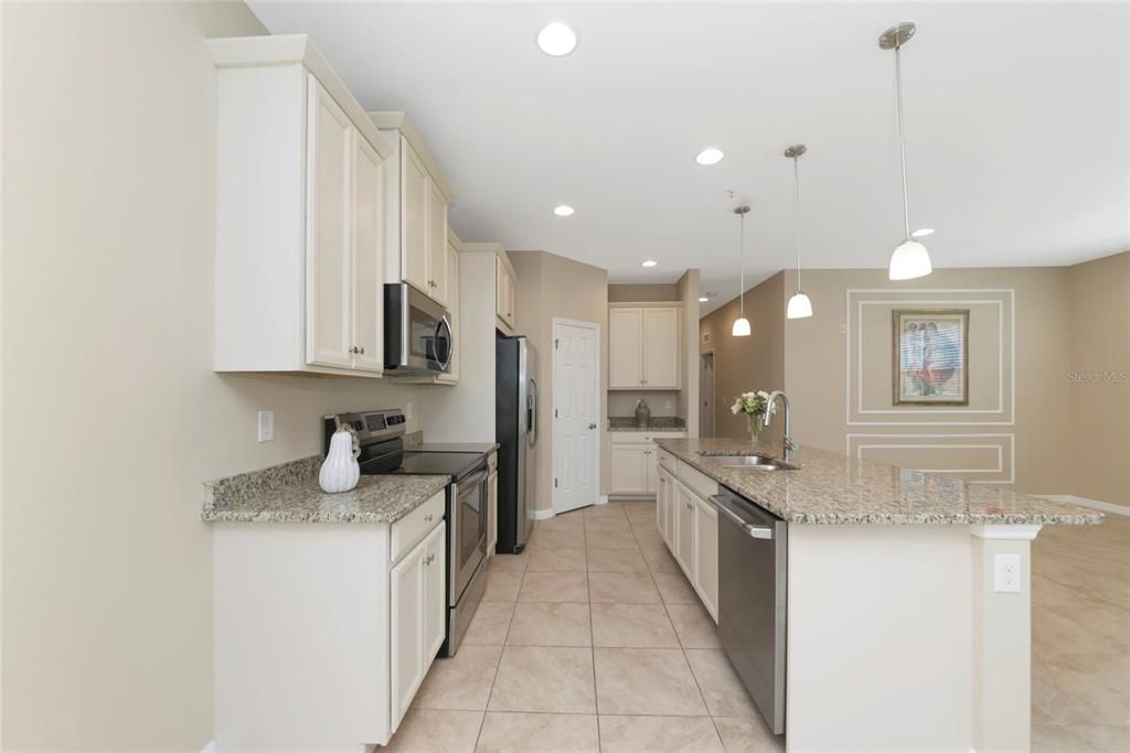 For Sale: $299,990 (2 beds, 2 baths, 1135 Square Feet)