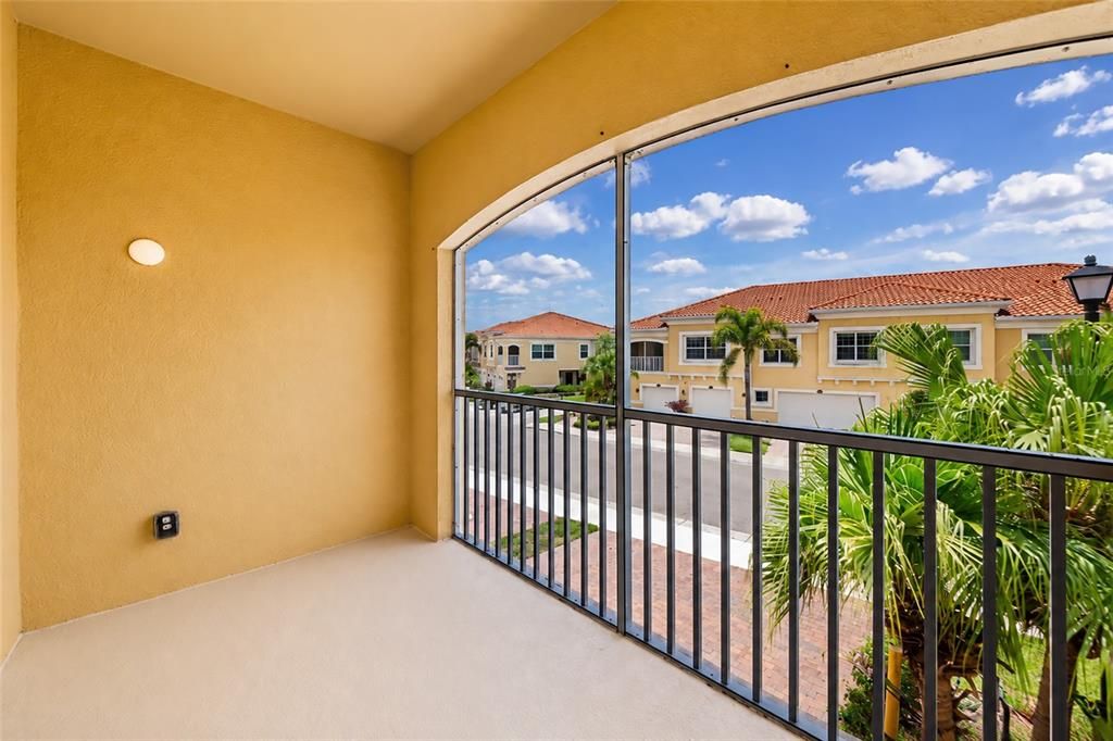 For Sale: $299,990 (2 beds, 2 baths, 1135 Square Feet)