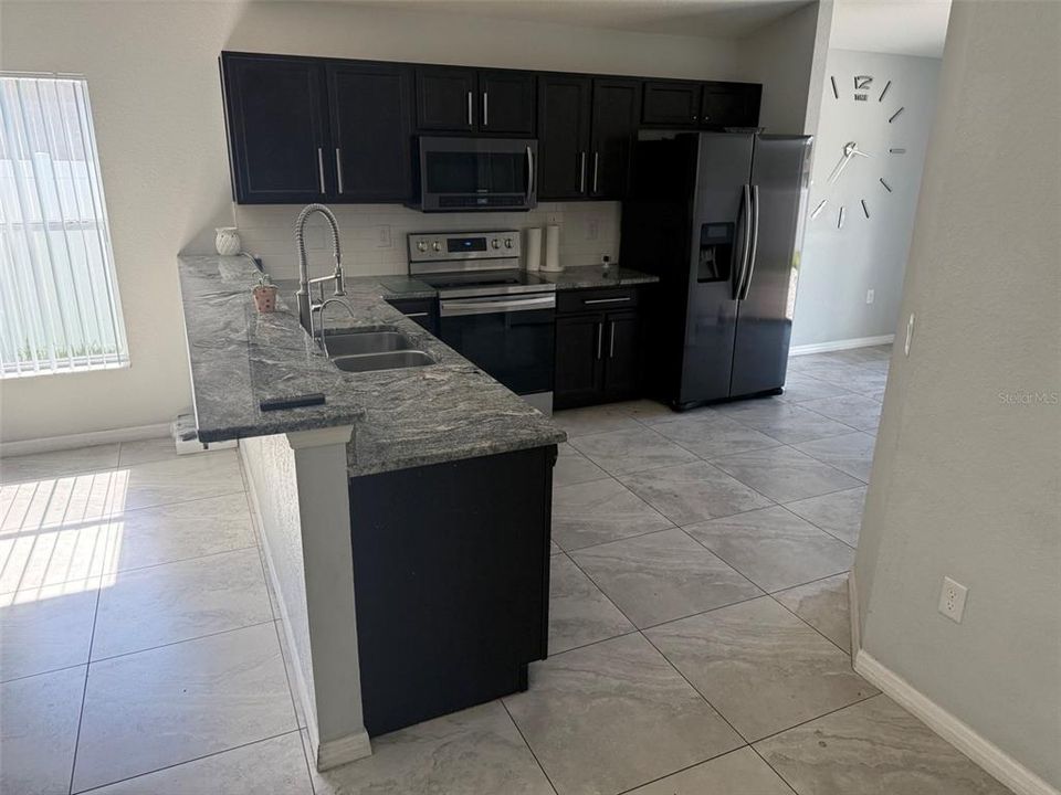 For Rent: $2,000 (4 beds, 2 baths, 1650 Square Feet)