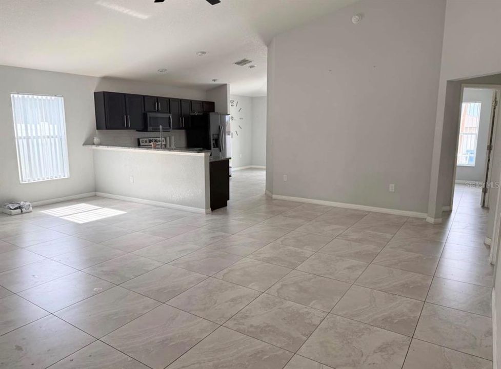 For Rent: $2,000 (4 beds, 2 baths, 1650 Square Feet)