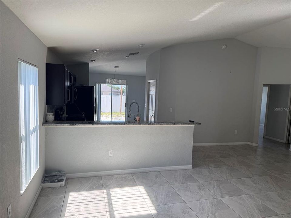 For Rent: $2,000 (4 beds, 2 baths, 1650 Square Feet)