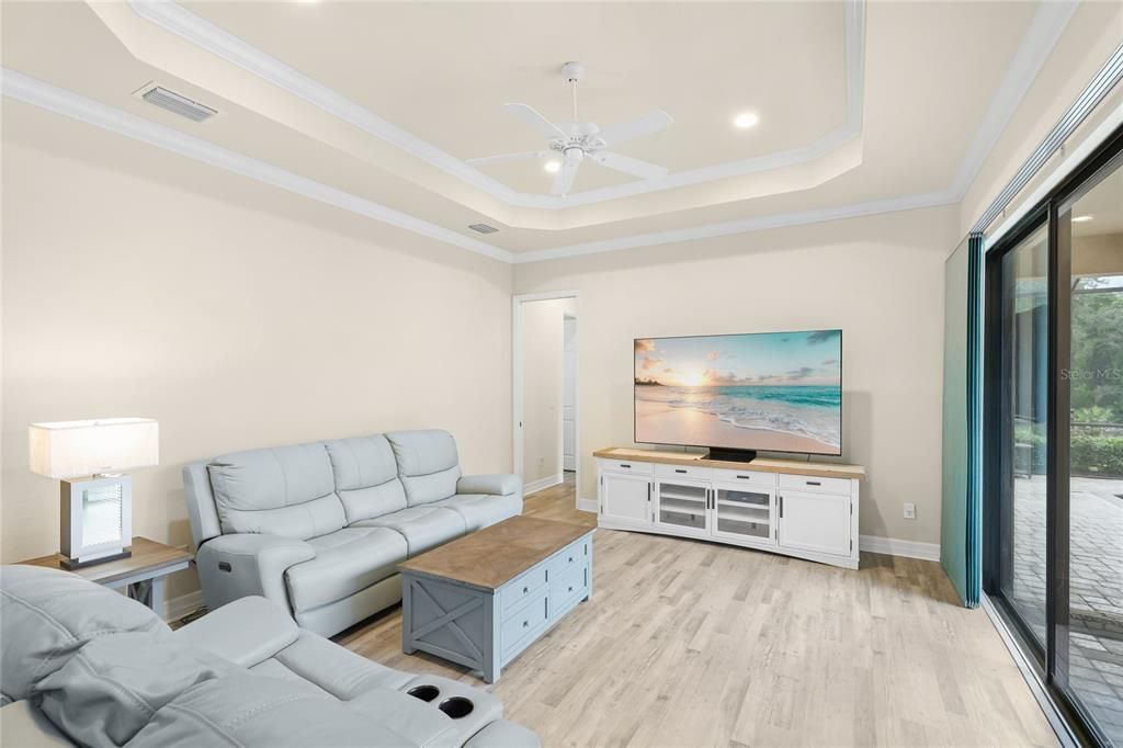 En Venta: $739,500 (4 camas, 3 baños, 2483 Pies cuadrados)