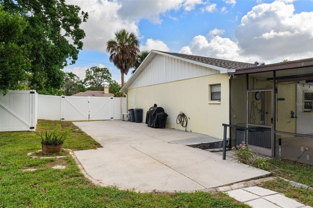 En Venta: $450,000 (4 camas, 2 baños, 2340 Pies cuadrados)