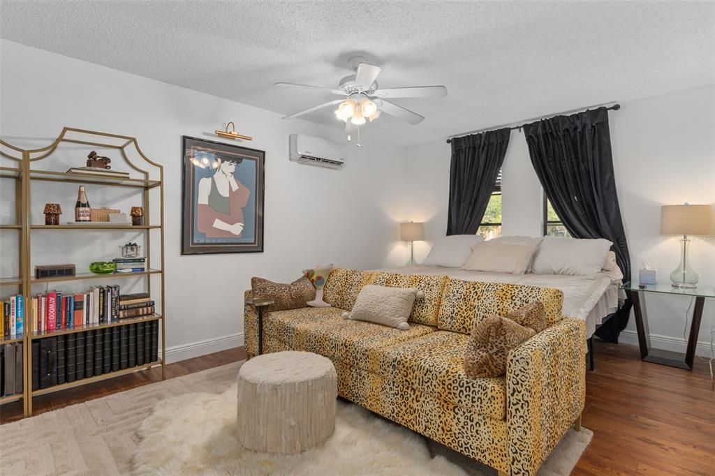 En Venta: $450,000 (4 camas, 2 baños, 2340 Pies cuadrados)