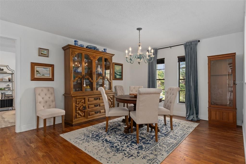 En Venta: $450,000 (4 camas, 2 baños, 2340 Pies cuadrados)