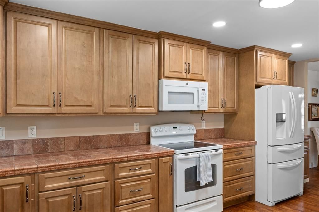 En Venta: $450,000 (4 camas, 2 baños, 2340 Pies cuadrados)